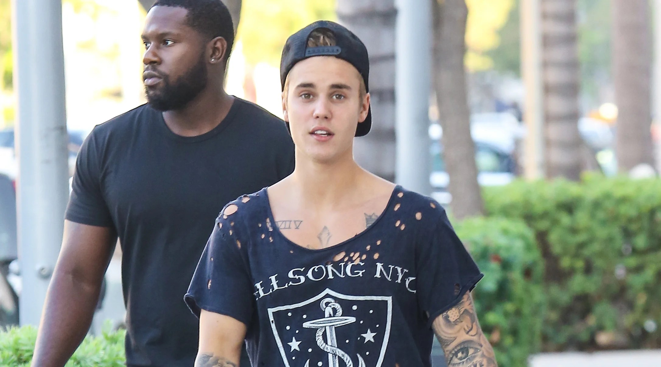 Kate McKinnon Plays Justin Bieber in These ‘Calvin Klein’ Spoof