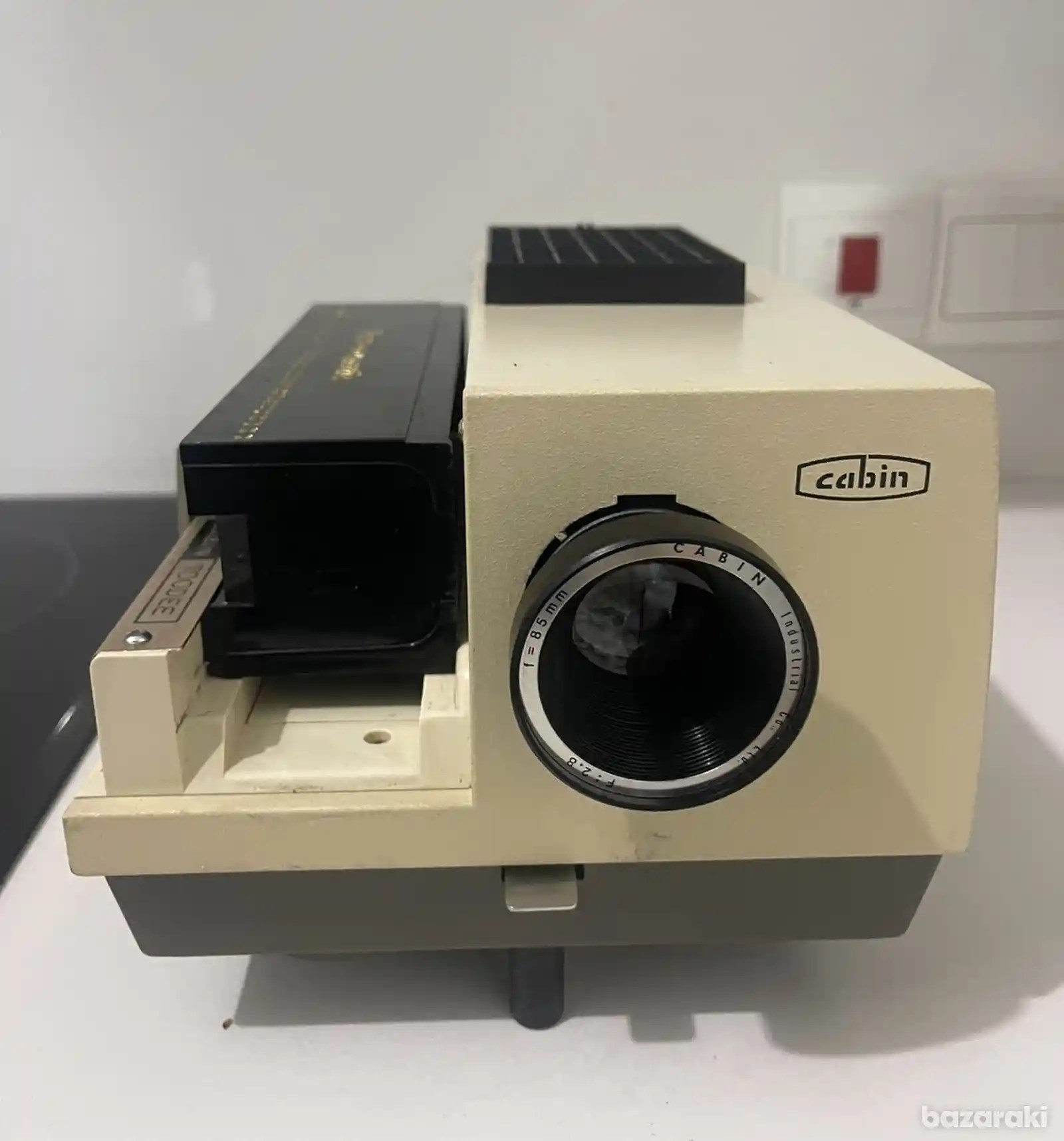 Vtg automatic slide projector cabin toodee w/screen+slide tray+remote+