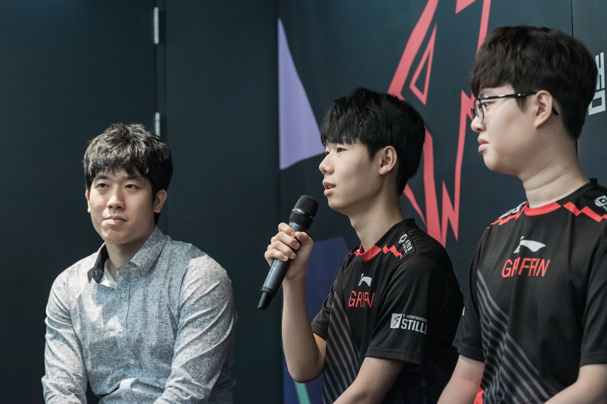 Former Griffin top laner Sword reportedly files police report against coach cvMax for alleged
