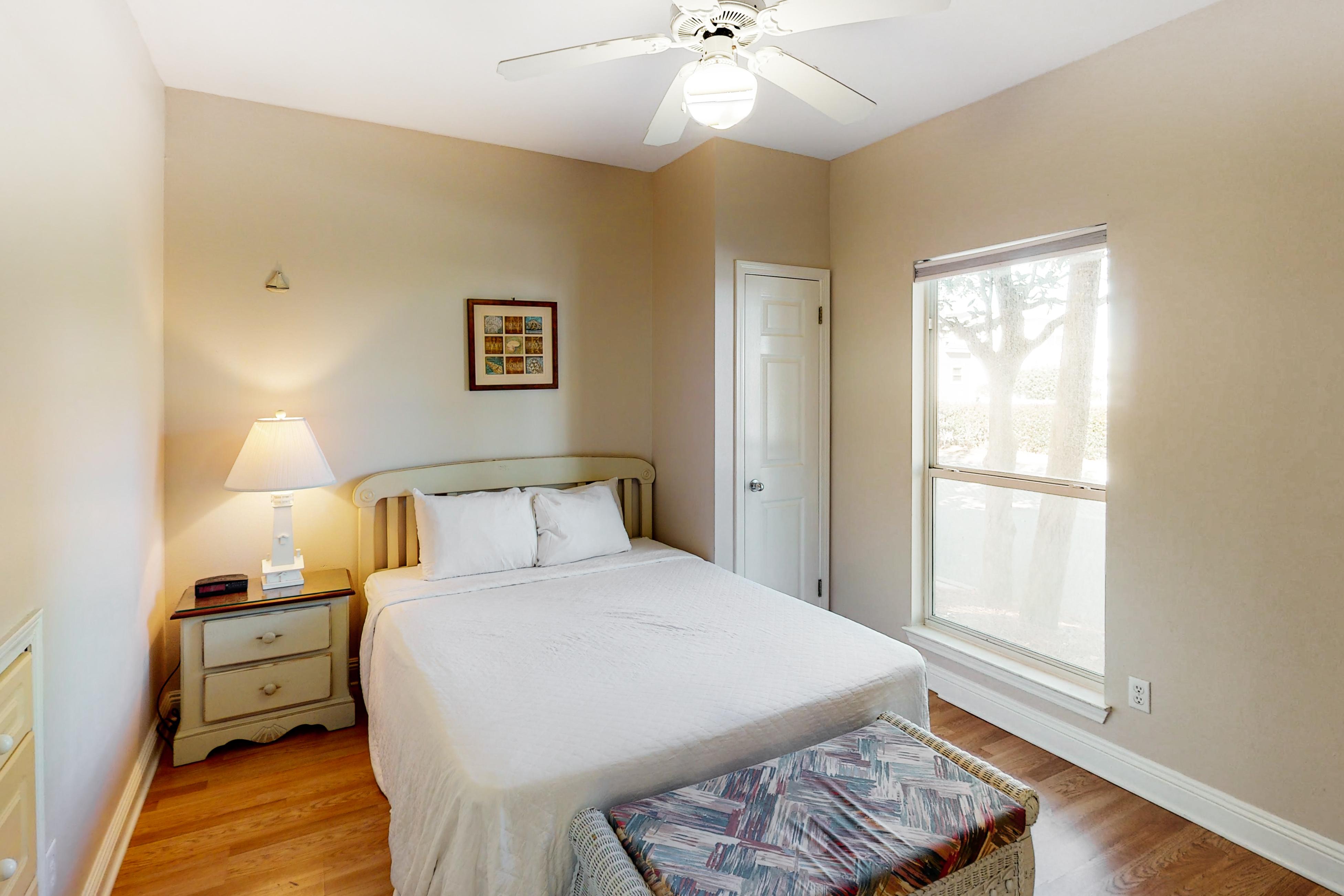 Nantucket Rainbow Cottages 15b in Destin w/ 1 BR (Sleeps6)