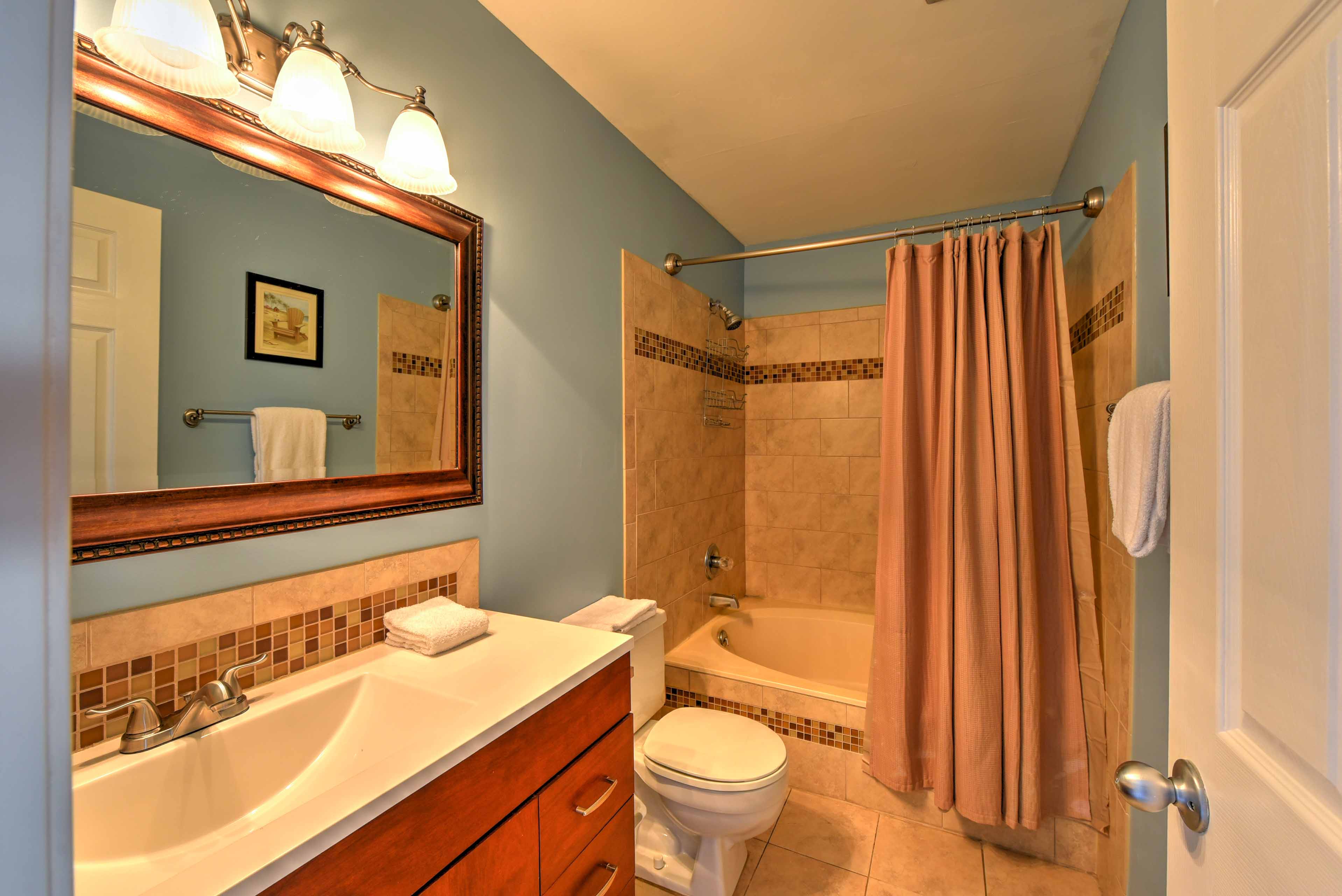 Cozy Destin Studio W/ Shared Pools + Beach Access! in Destin w/ 1 BR