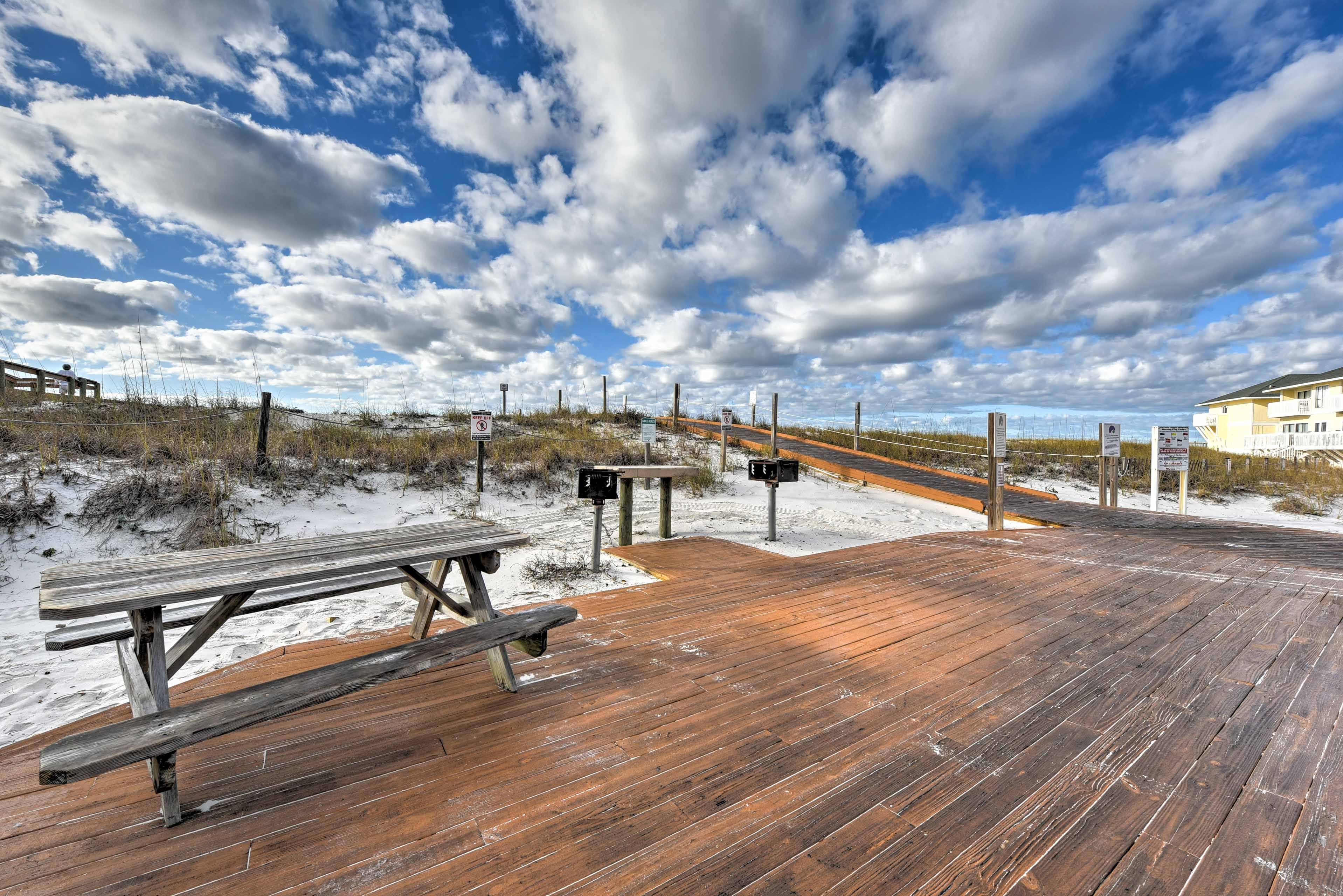 Cozy Destin Studio W/ Shared Pools + Beach Access! in Destin w/ 1 BR