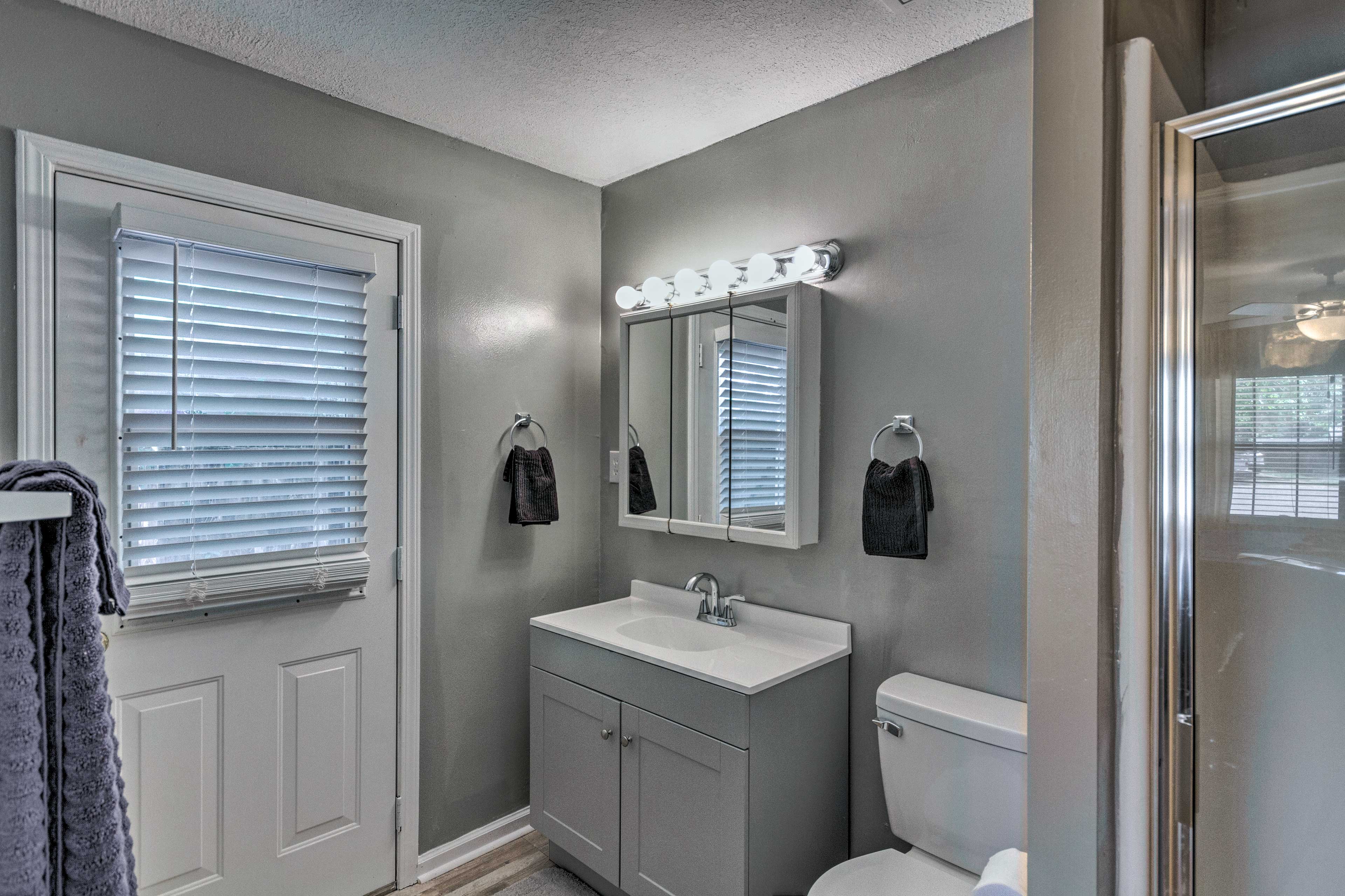 New! Stellar Fort Walton Retreat 2 Mi To Beach! in Fort Walton Beach