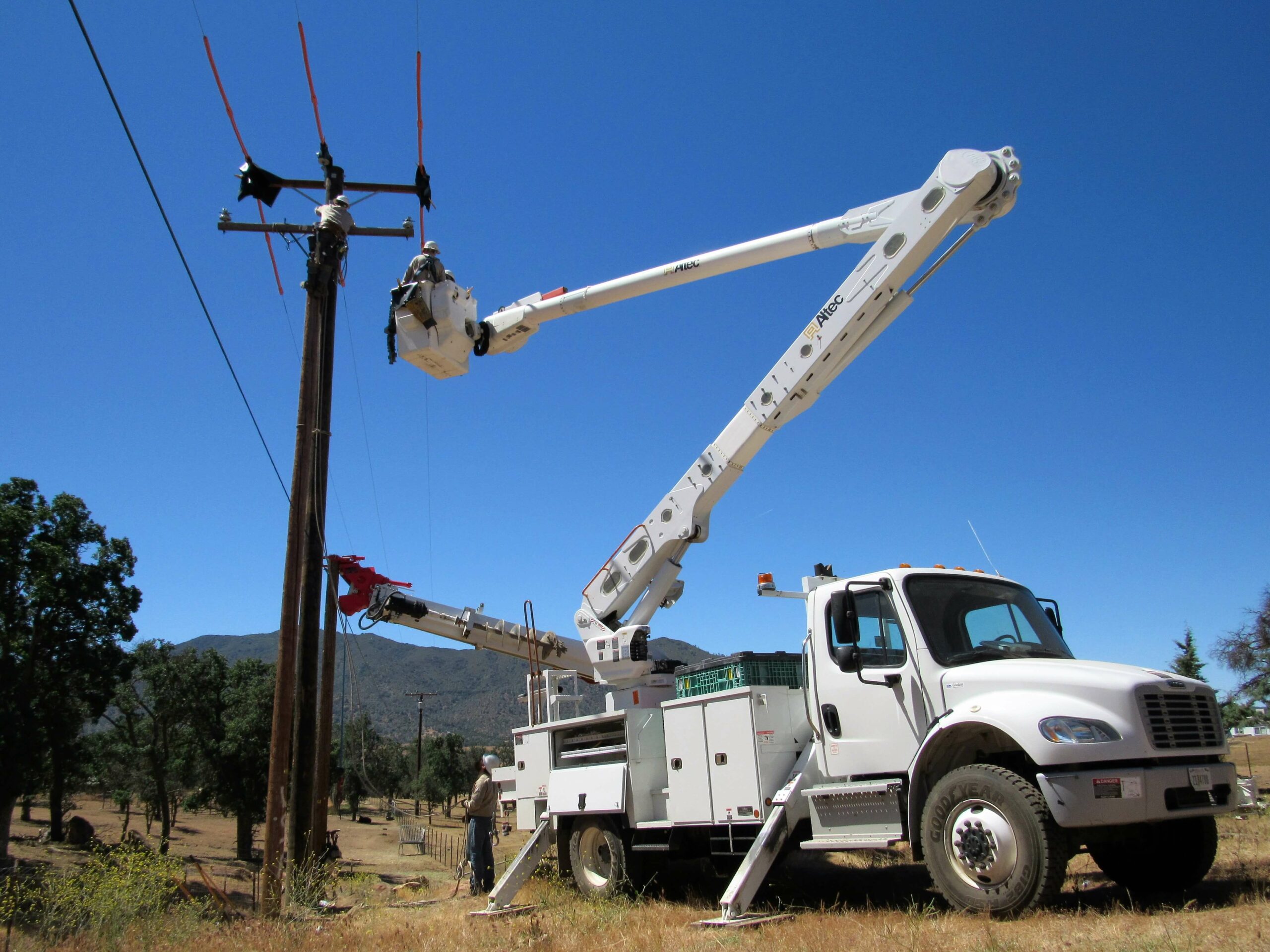 Do You Need a Cdl to Drive a Bucket Truck