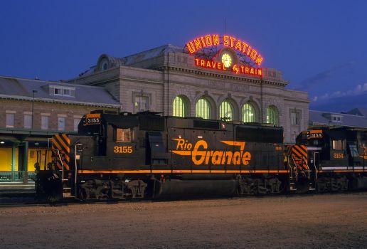 Solve Denver Union Station jigsaw puzzle online with 117 pieces