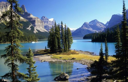 Solve Spirit Island, Maligne Lake, Jasper National Park, Alberta