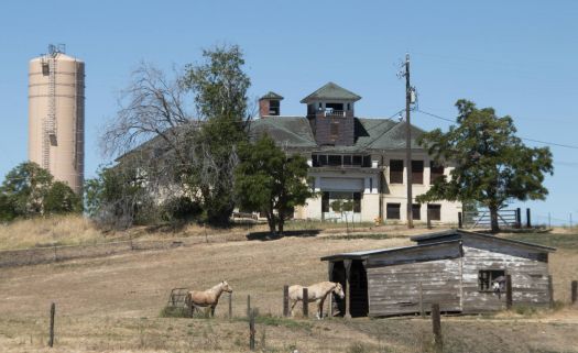 Solve Grass Valley, Oregon, old school house jigsaw puzzle online with