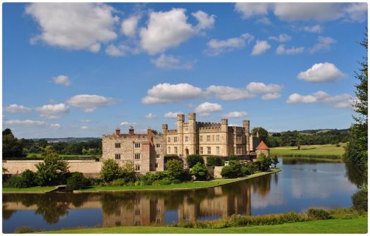 Solve Leeds Castle, Kent!! jigsaw puzzle online with 96 pieces