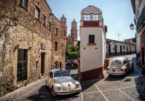 Solve Taxco, Mexico jigsaw puzzle online with 315 pieces