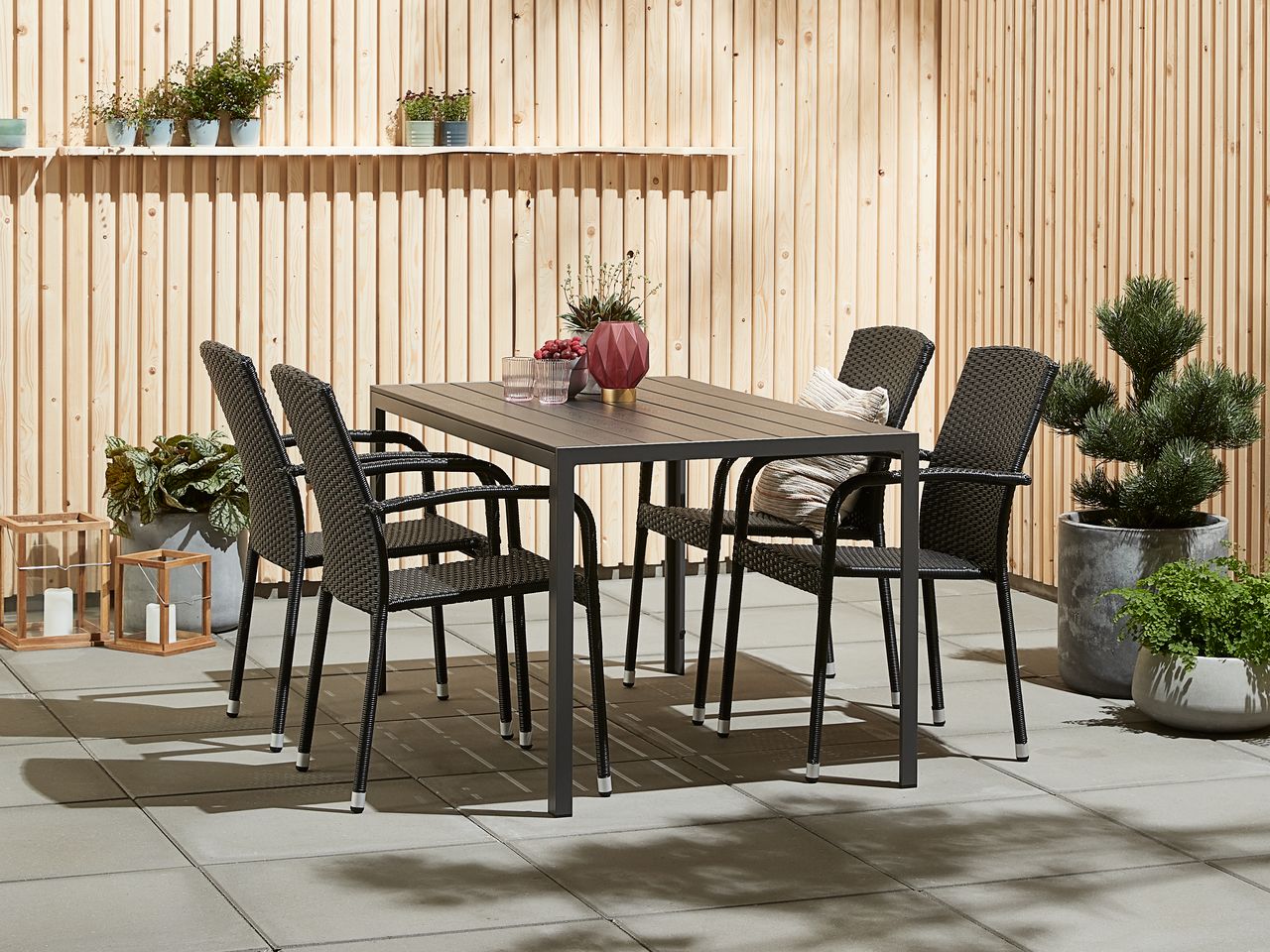 JERSORE L140 Tisch schwarz + 4 HALDBJERG Stuhl schwarz JYSK