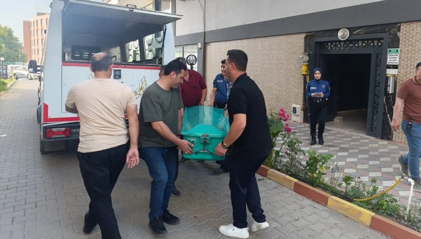 Emekli aile hekimi evinde ölü bulundu
