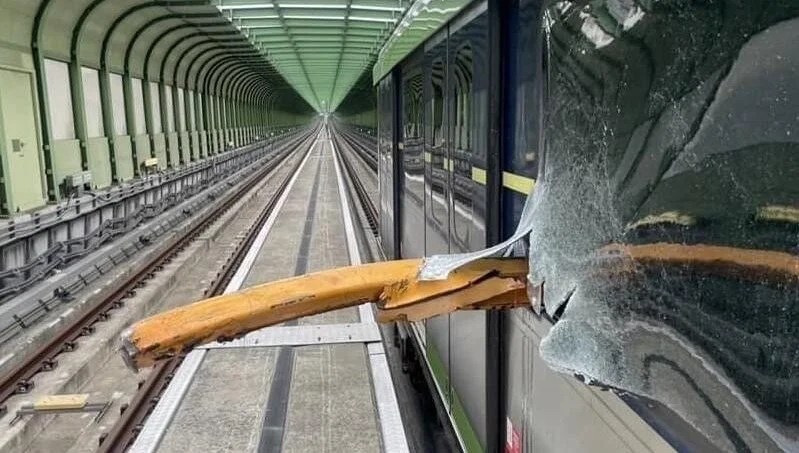 Tayvan’da Metronun Üzerine Düşen İnşaat Vinçi