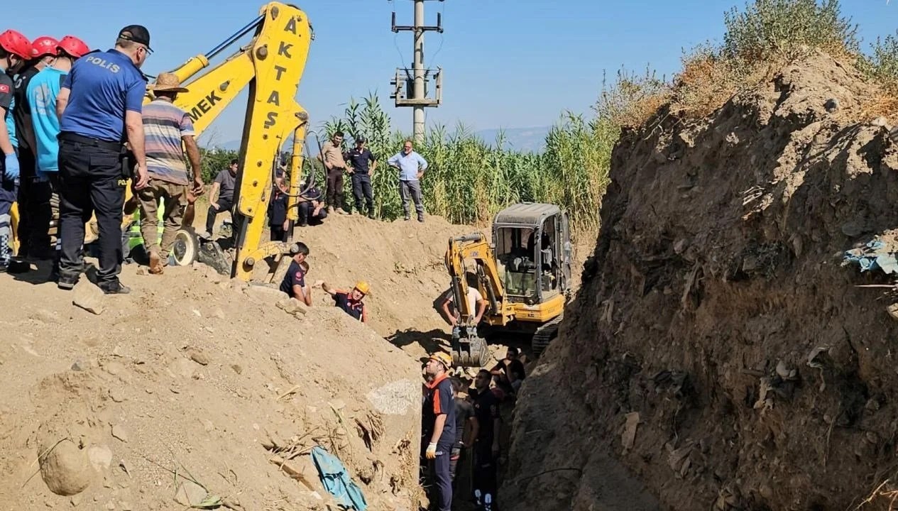 Babasına yardıma geldi, göçük altında can verdi