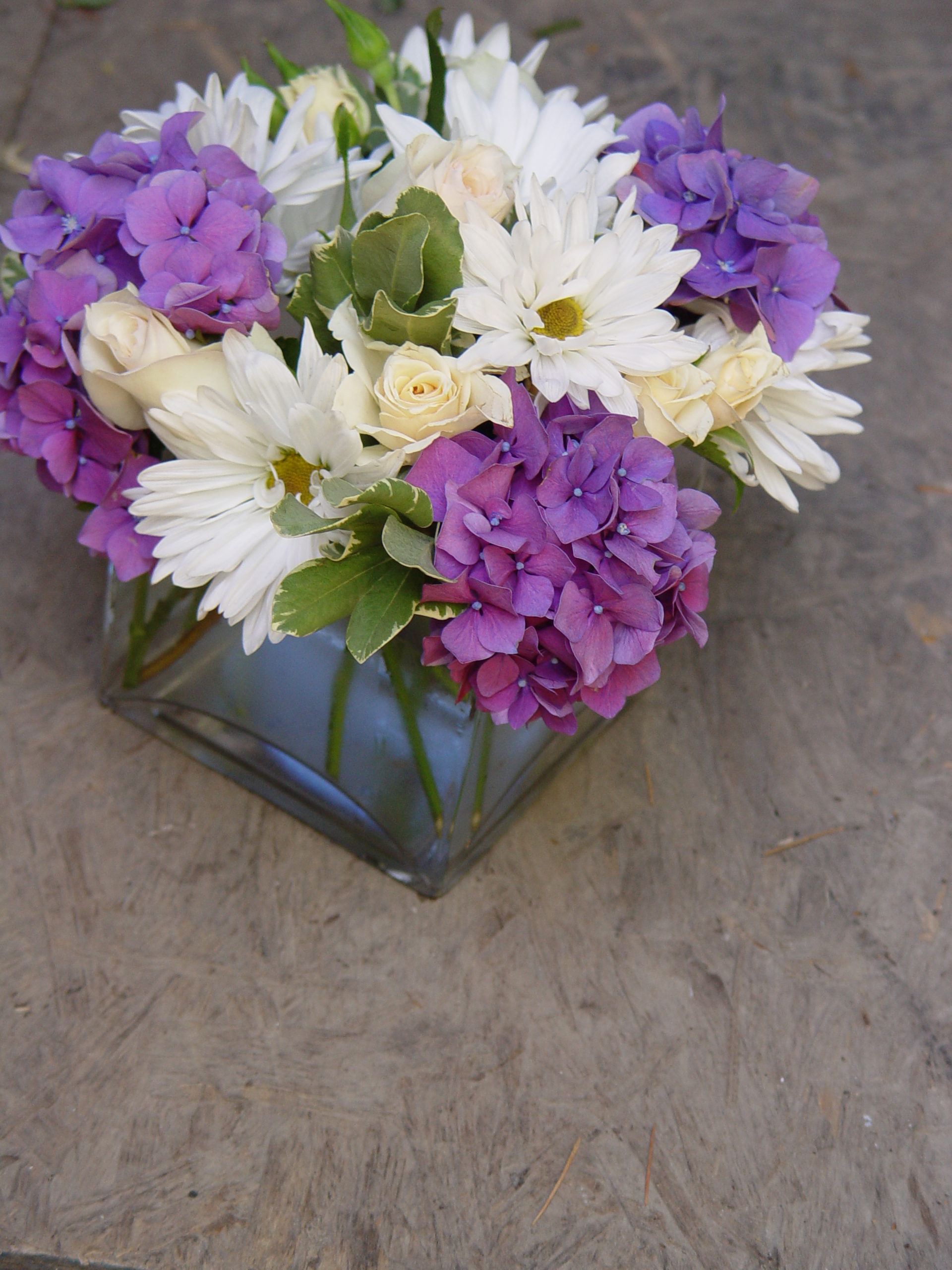 Purple hydranges mixed with white roses and daisies make a simple fun