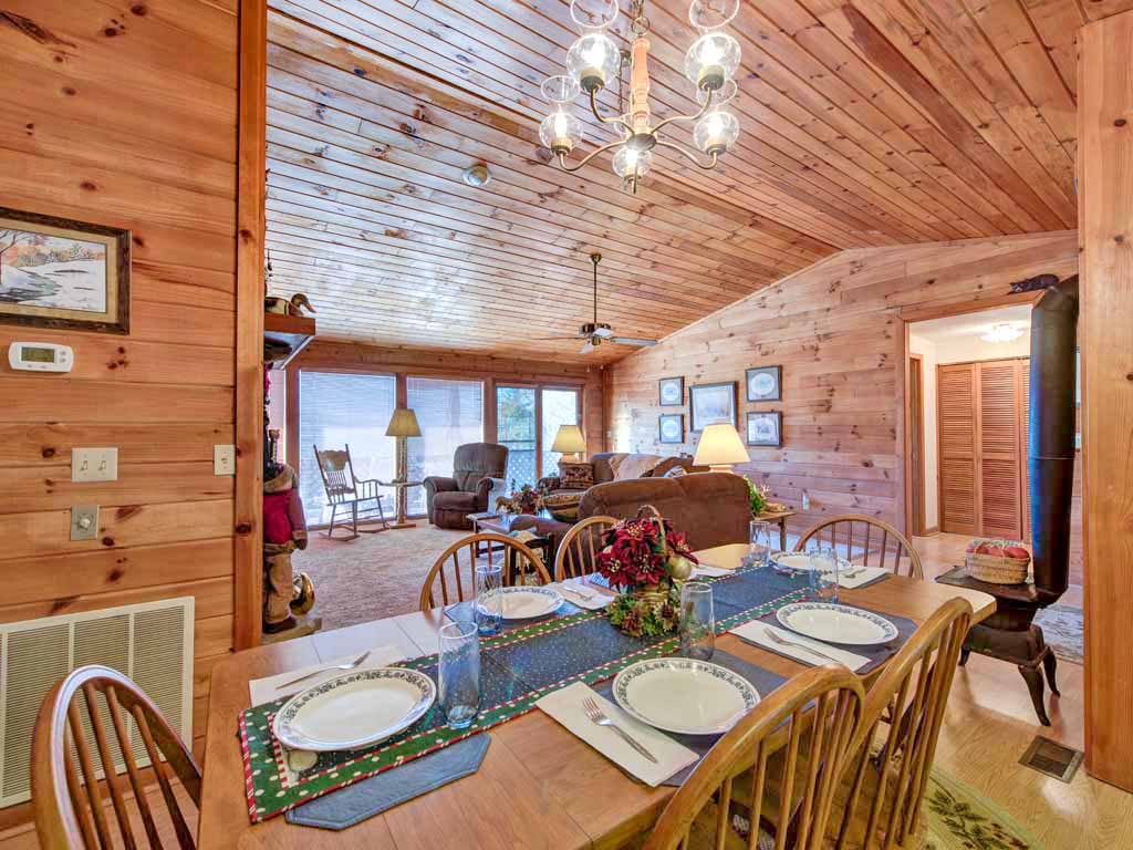 Alpine Windsong Cabin in Gatlinburg w/ 2 BR (Sleeps6)