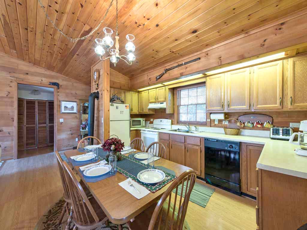 Alpine Windsong Cabin in Gatlinburg w/ 2 BR (Sleeps6)
