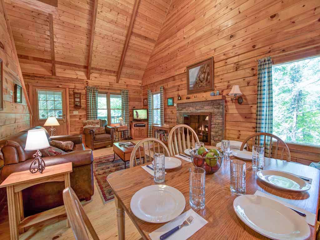Bear's Den Cabin in Gatlinburg w/ 2 BR (Sleeps6)
