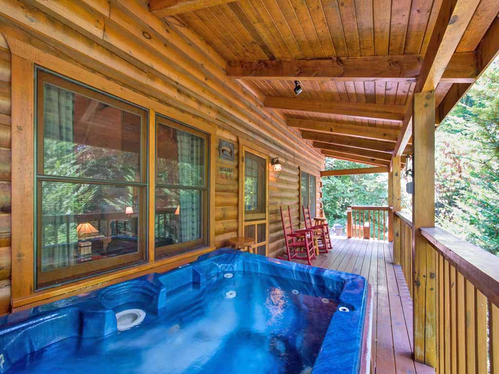 Bear's Den Cabin in Gatlinburg w/ 2 BR (Sleeps6)