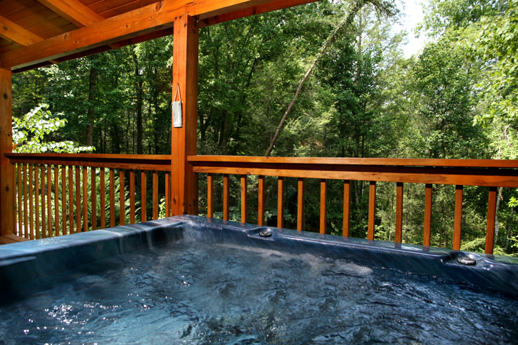 Bear's Den Cabin in Gatlinburg w/ 2 BR (Sleeps6)