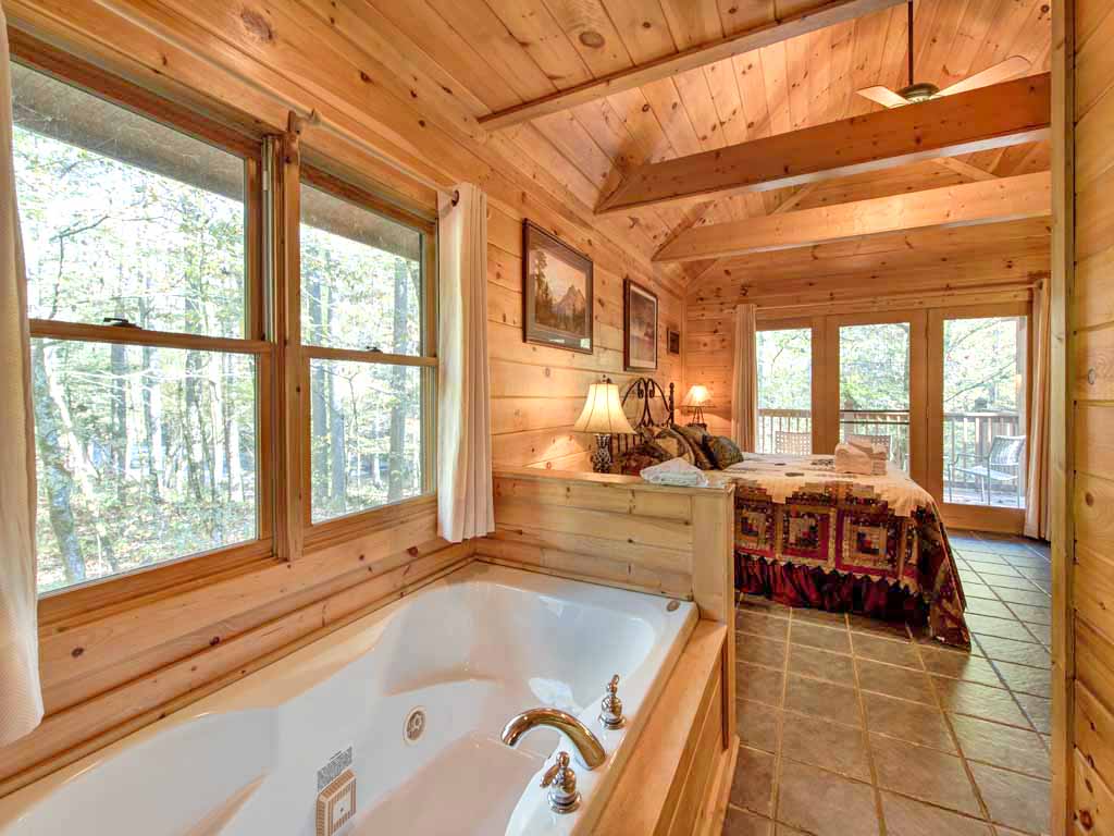 River's Edge Cabin in Sevierville w/ 3 BR (Sleeps8)