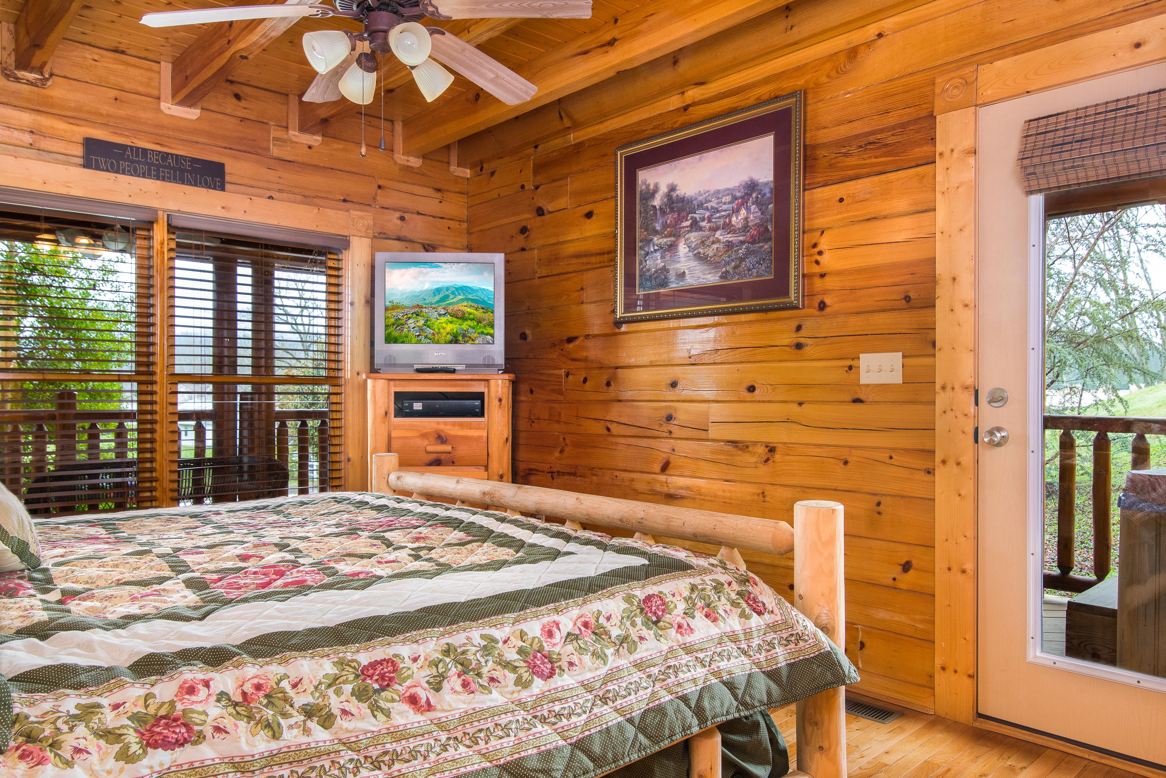 Poolside Paradise in Pigeon w/ 3 BR (Sleeps10)