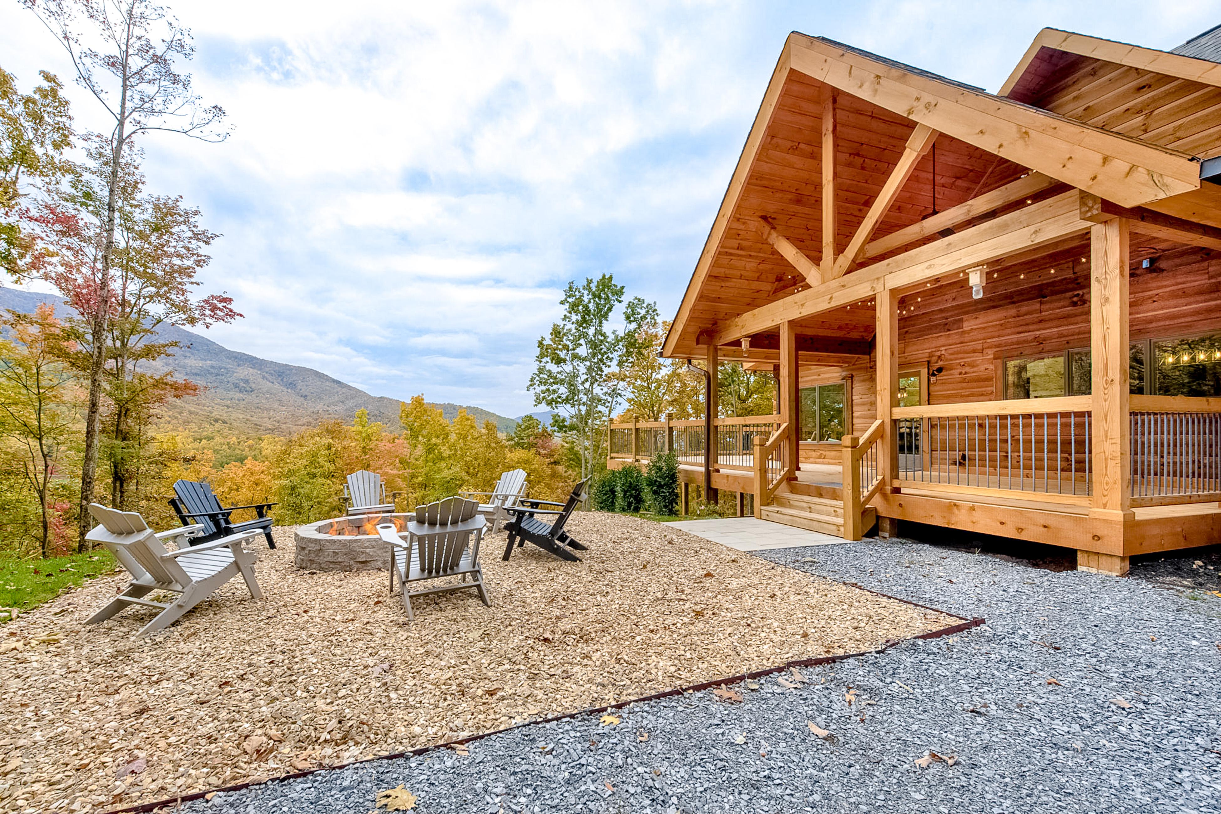 Firefly Cove in Sevierville w/ 5 BR (Sleeps14)