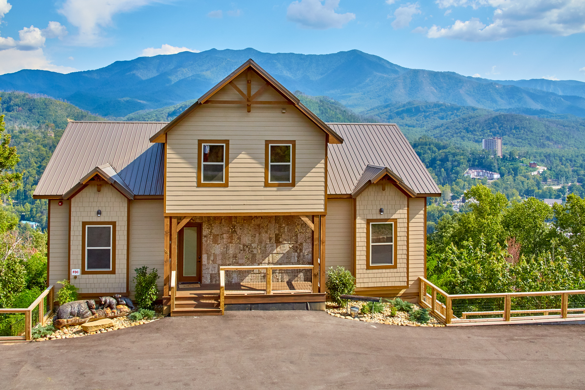 Highlands View Lodge in Gatlinburg w/ 8 BR (Sleeps39)