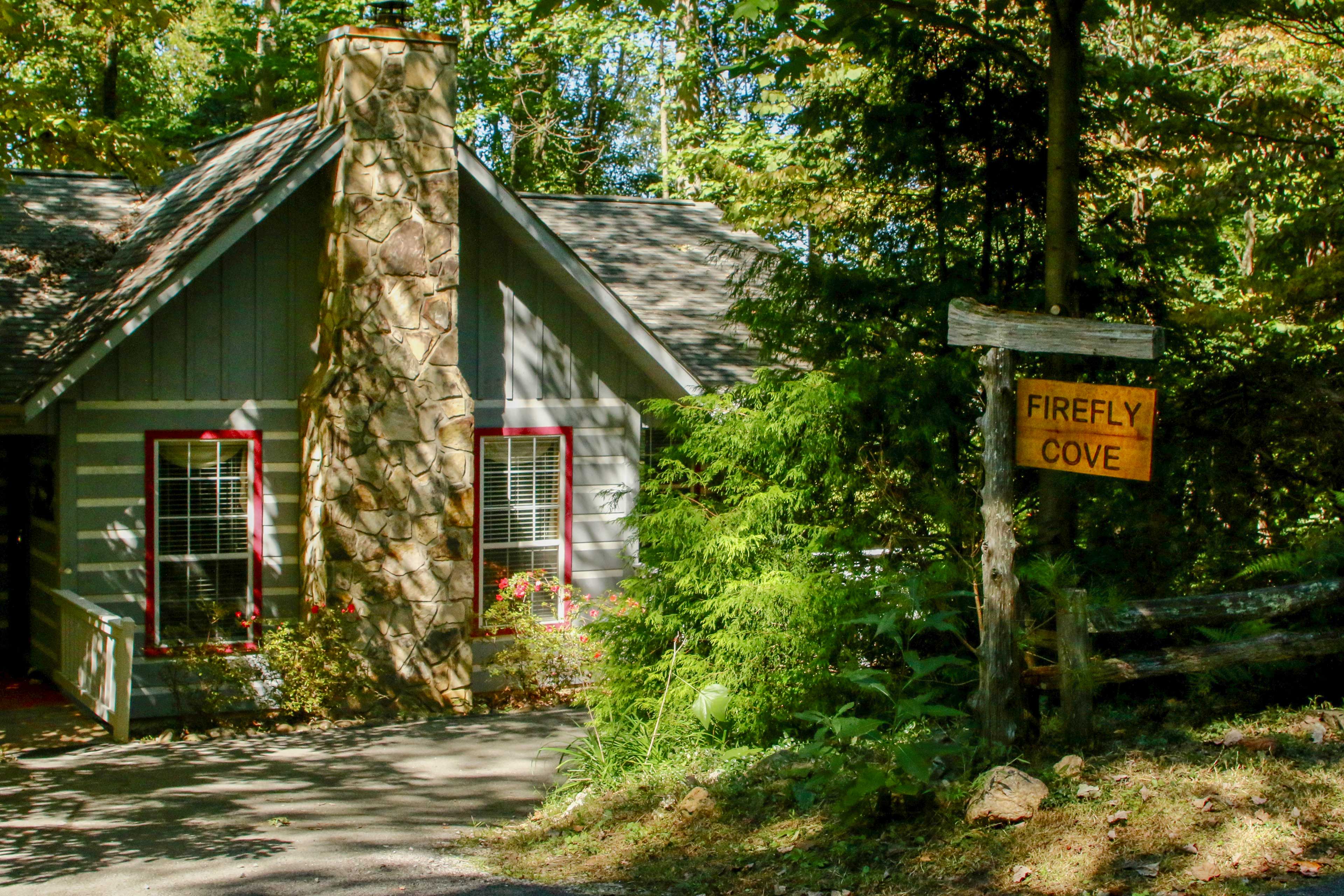 firefly Cove 3 Mi To Parkway & National Park! in Pigeon w/ 2 BR