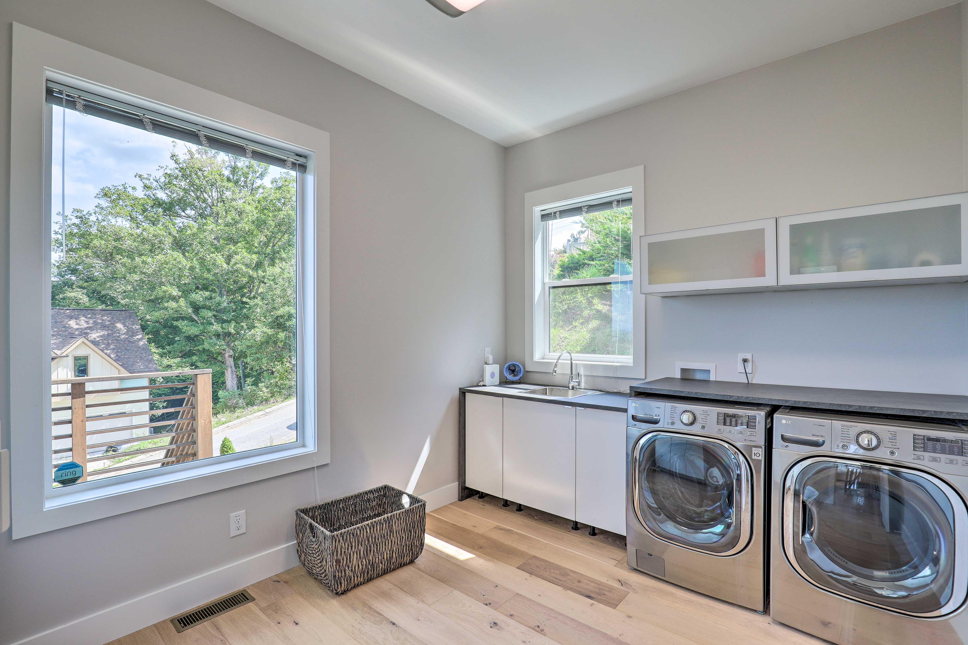 New! Luxe Asheville Home W/ Stunning Mountain View in Asheville w/ 4 BR