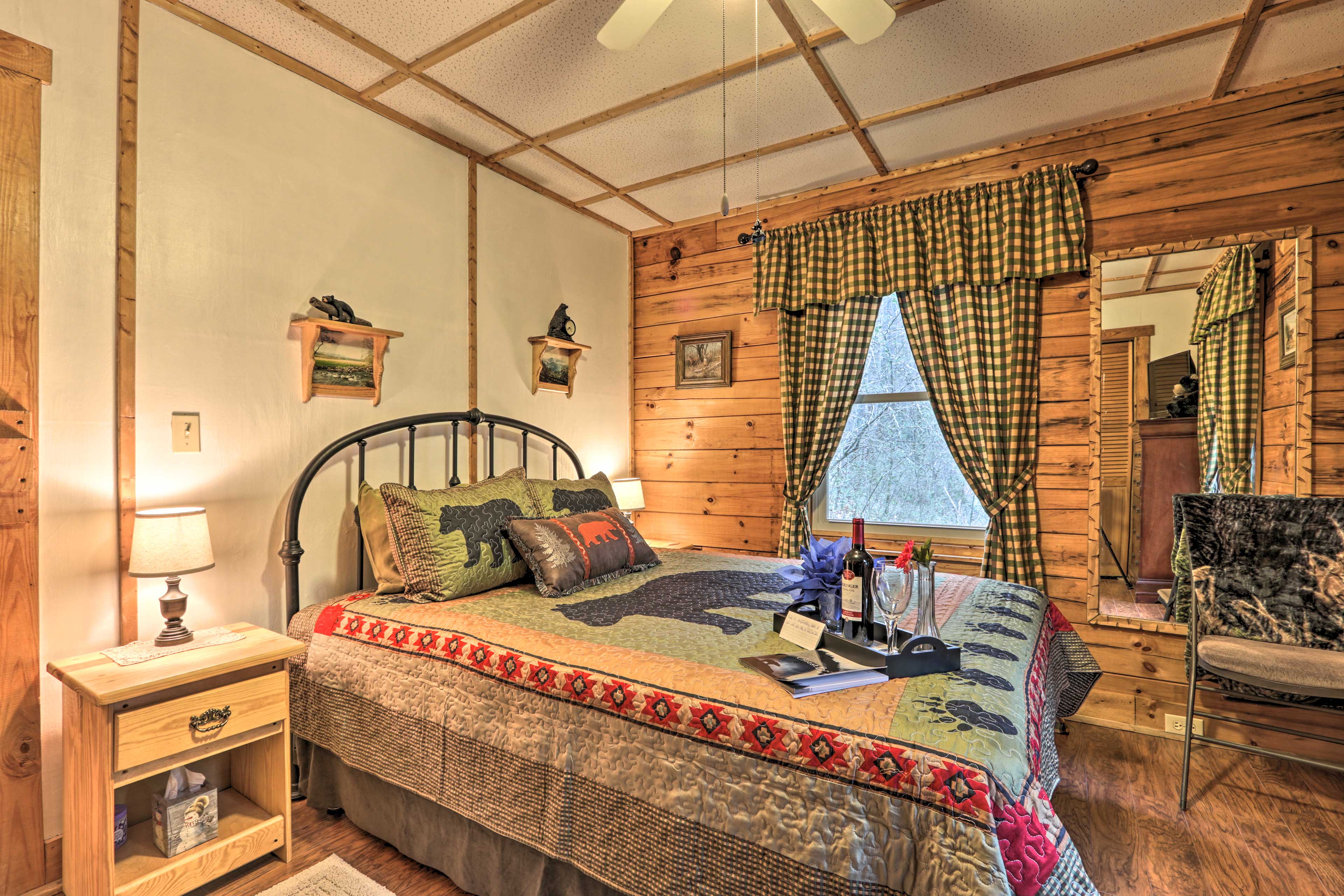 Cosby cozy Cove Escape W/ Deck And Fire Pit! in Cosby w/ 2 BR (Sleeps6)