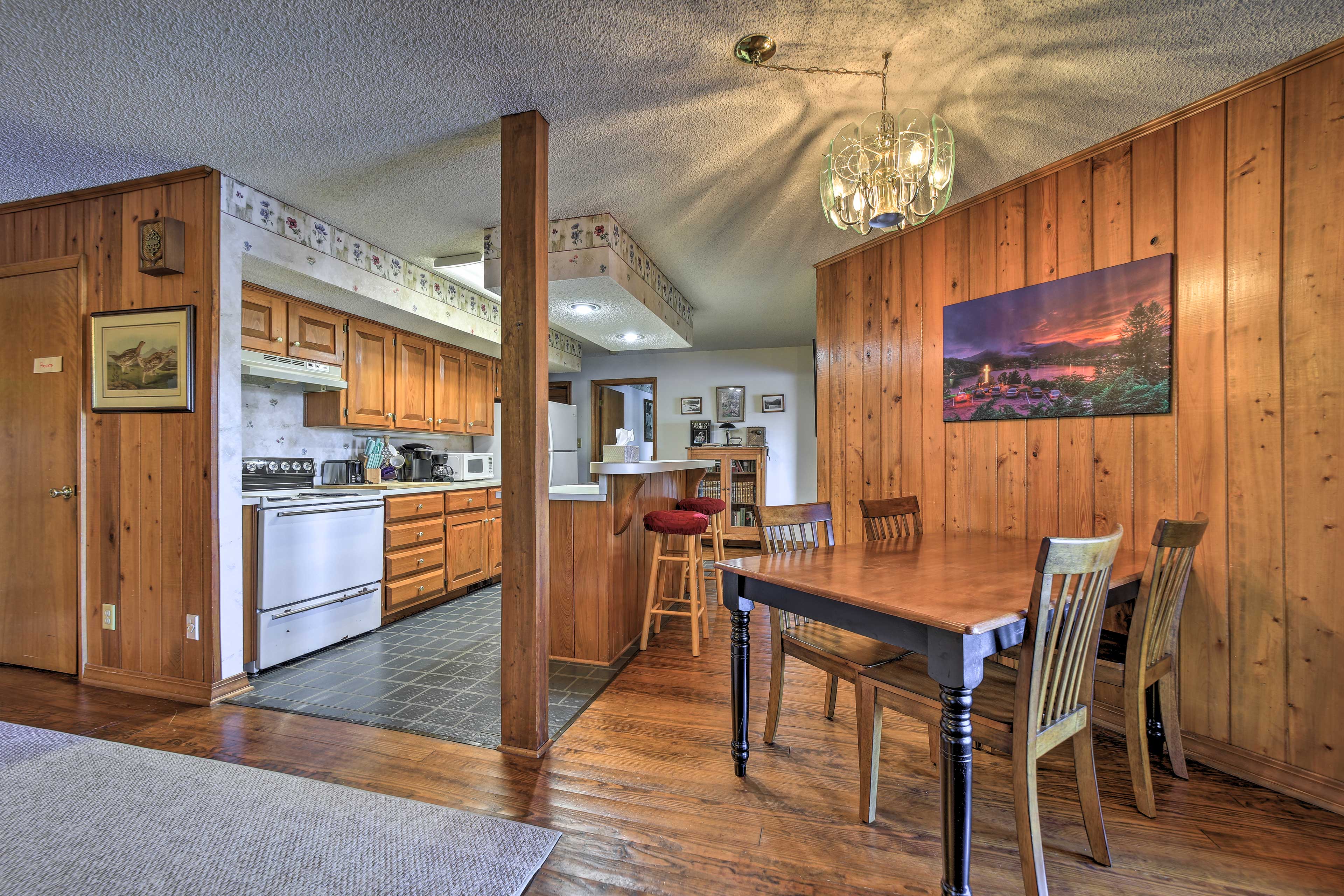 New! Lake View Apartment W/ Community Amenities in Waynesville w/ 2 BR