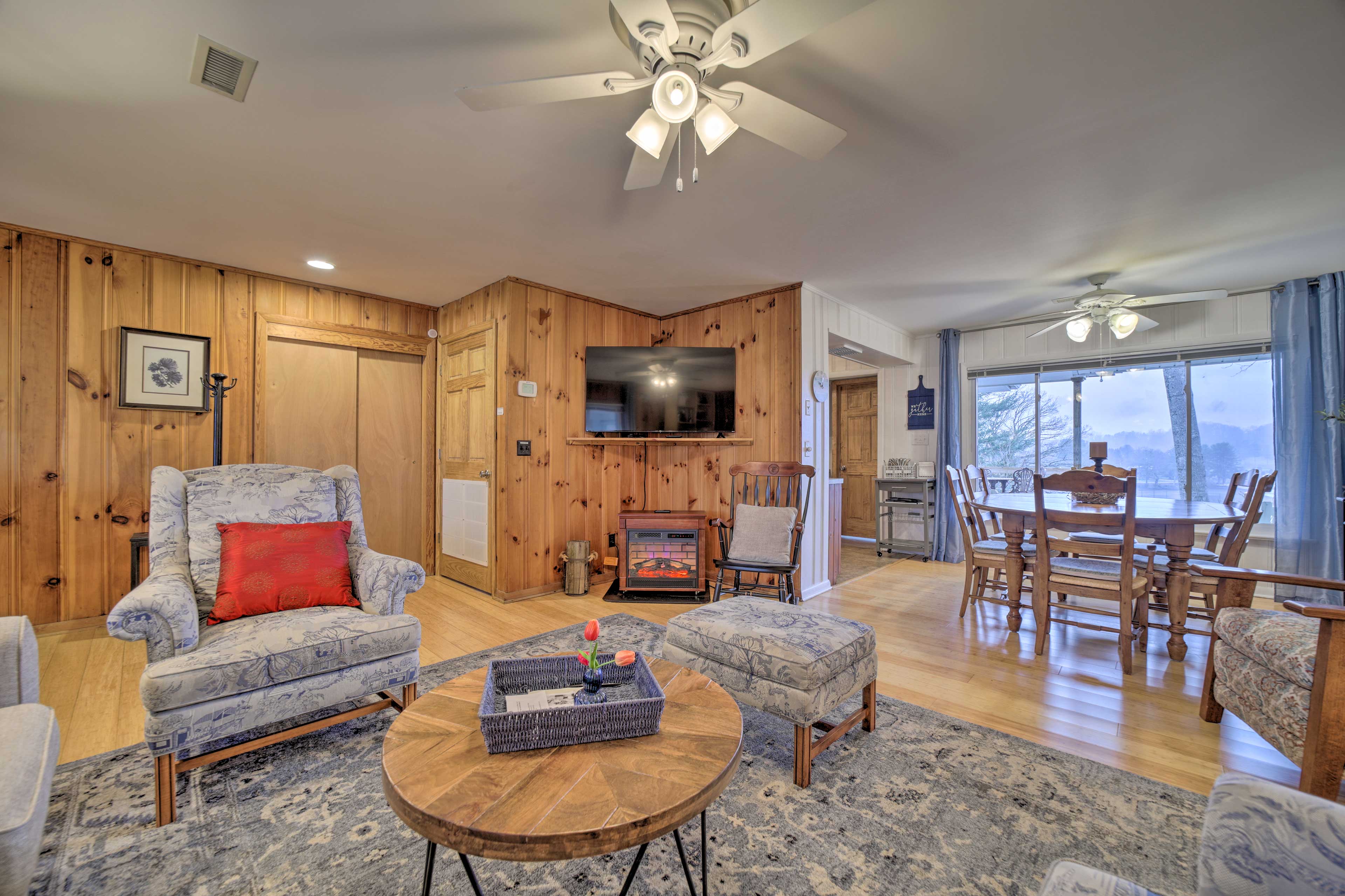 New! Serene Lake Junaluska Escape Pets in Waynesville w/ 2