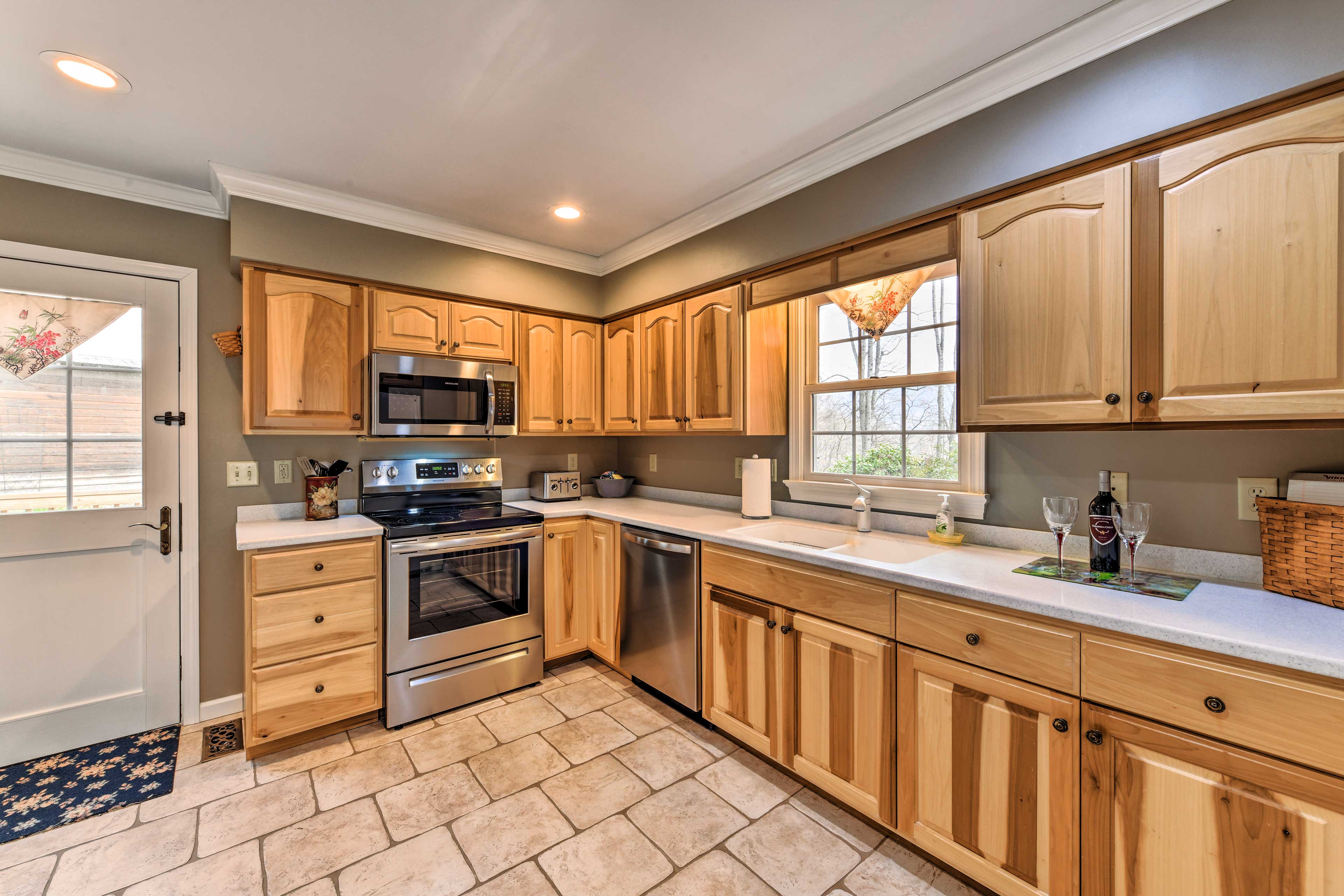 New! Waynesville Vacation Rental W/ Mountain Views in Waynesville w/ 1