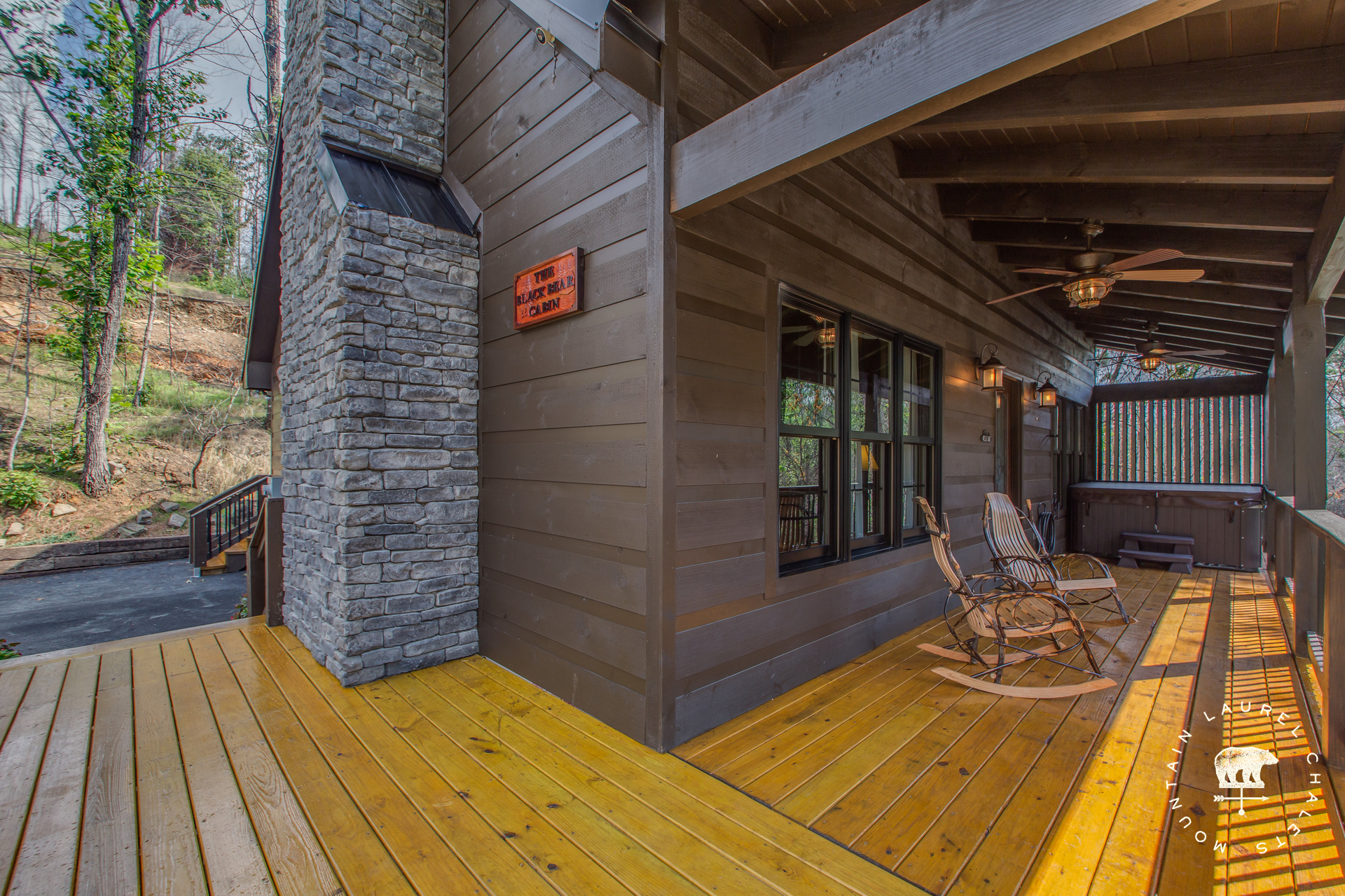Black Bear Cabin in Gatlinburg w/ 2 BR (Sleeps4)