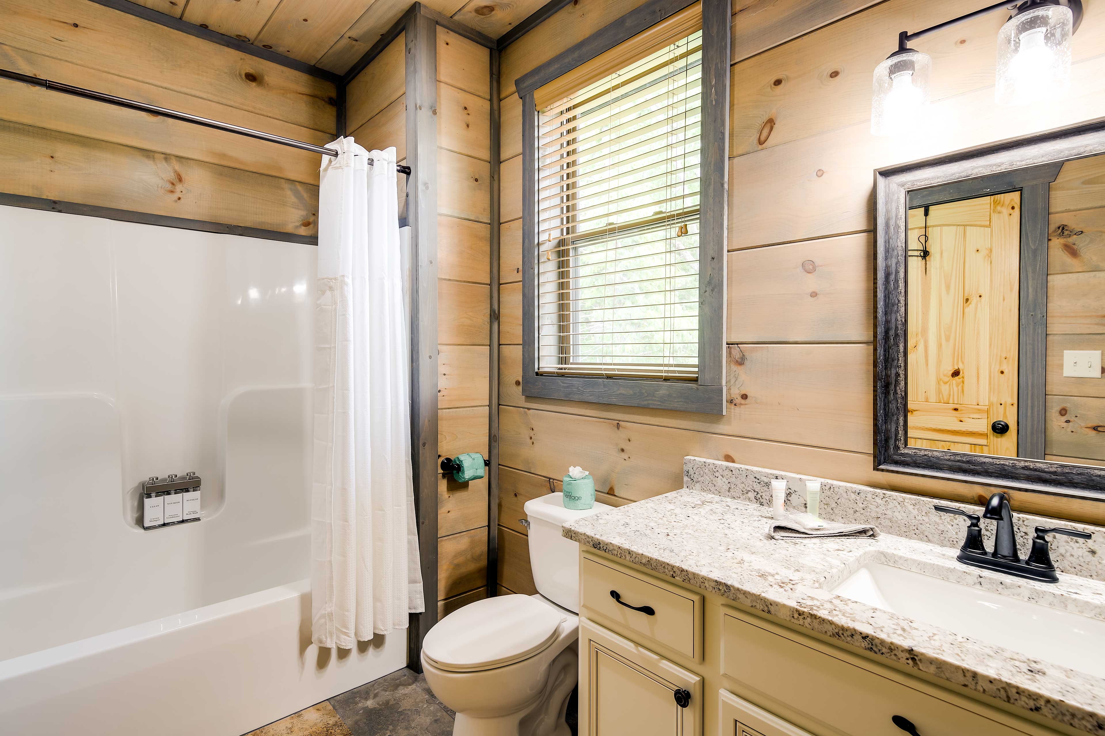 Cobbly Nob Resort Cabin Hot Tub, Pool & Views! in Pittman Center w/ 3