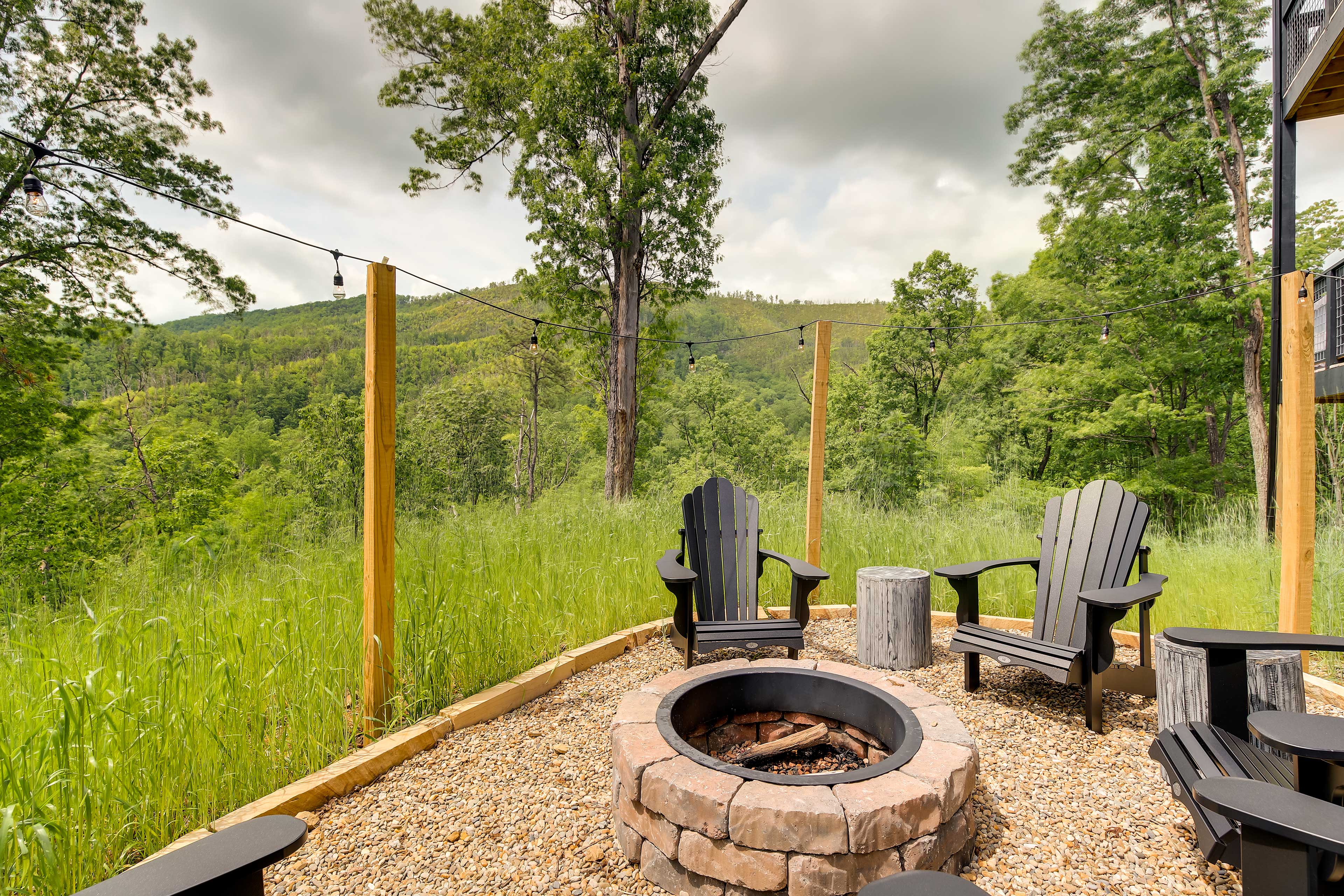 Cobbly Nob Resort Cabin Hot Tub, Pool & Views! in Pittman Center w/ 3