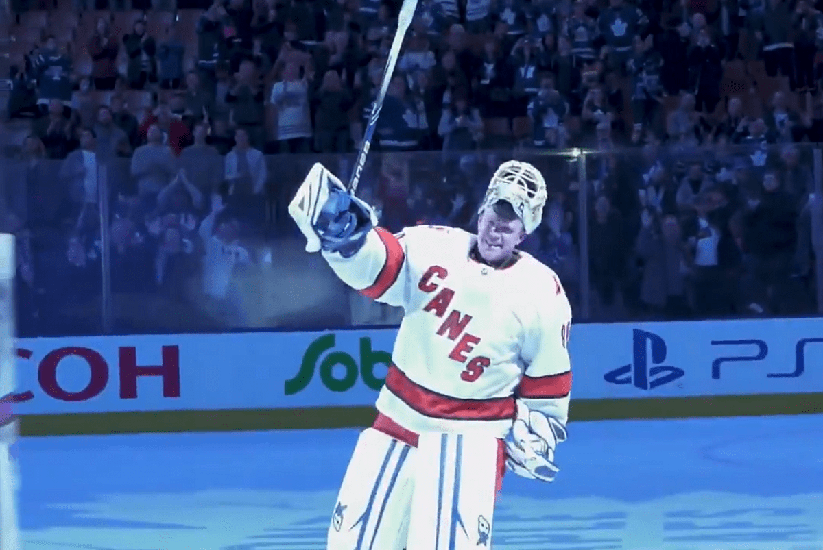 Emergency goalie (and zamboni driver) David Ayres makes 8 saves in 28