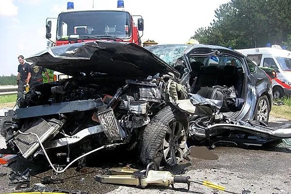 Unfall auf der B26 Frontalzusammenstoß fordert ein Todesopfer VIENNA.AT
