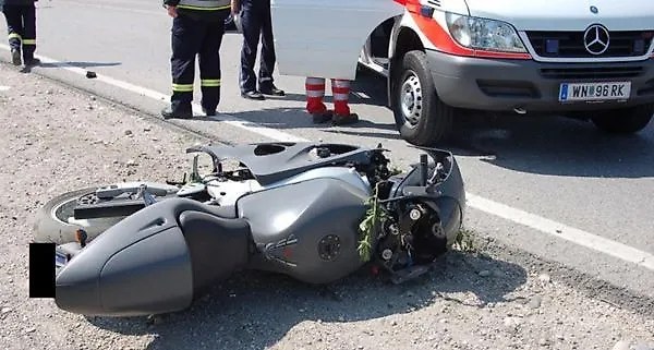 Zwei schwere MotorradUnfälle am Samstag VIENNA.AT