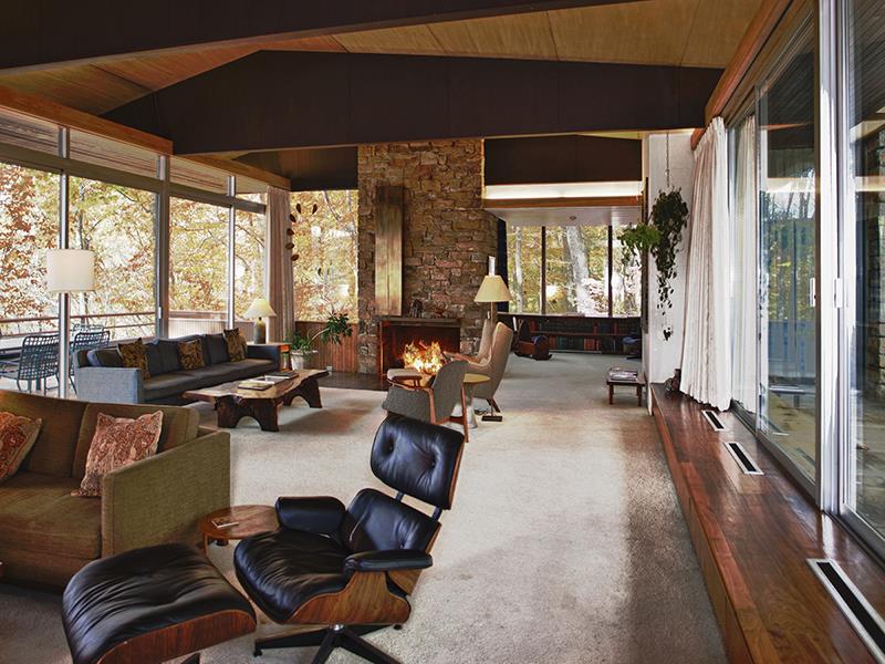 Fingers Crossed Richard Neutra's Pitcairn House is Under Contract