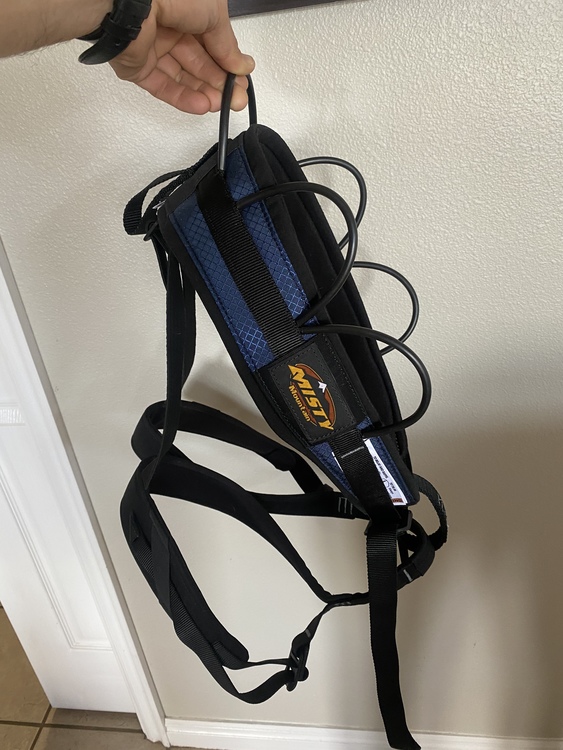 Misty mountain climbing harness medium NEW