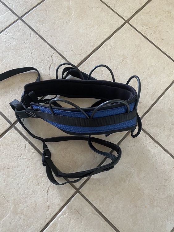 Misty mountain climbing harness medium NEW