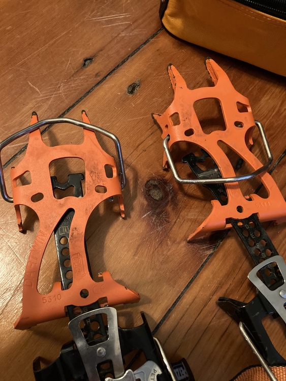 FS Petzl Dart Twin Crampons 100