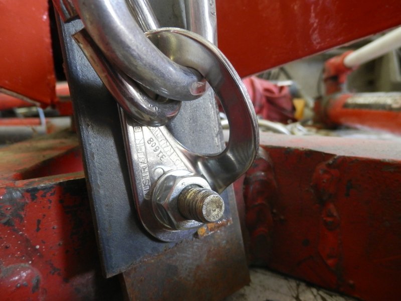 Anchor Bolts Clip Above or Below Chain/QuickLink?