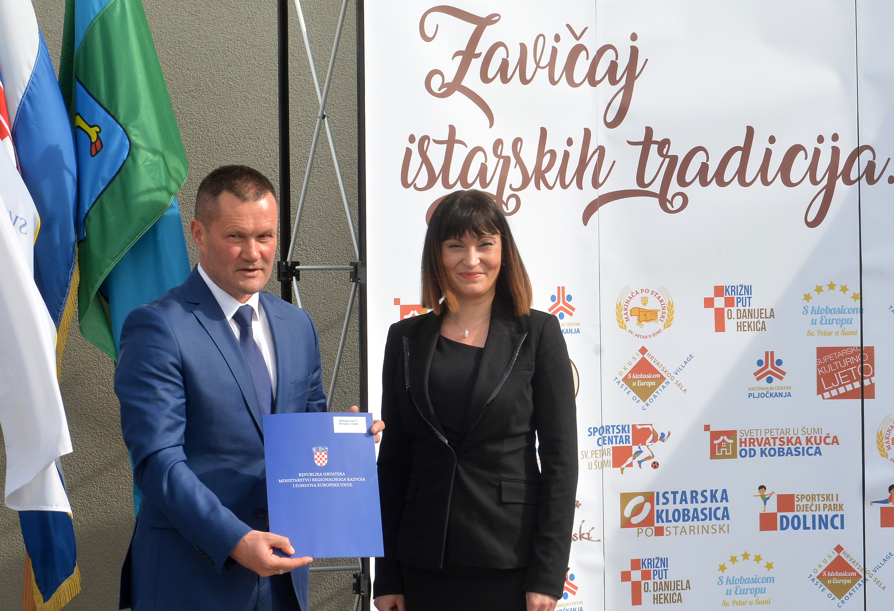 U Svetom Petru u Šumi OTVORENA PRVA HRVATSKA KUĆA OD KOBASICA Glas Istre