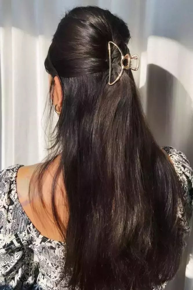 21 Claw Clip Hairstyles And Haircuts Fabbon