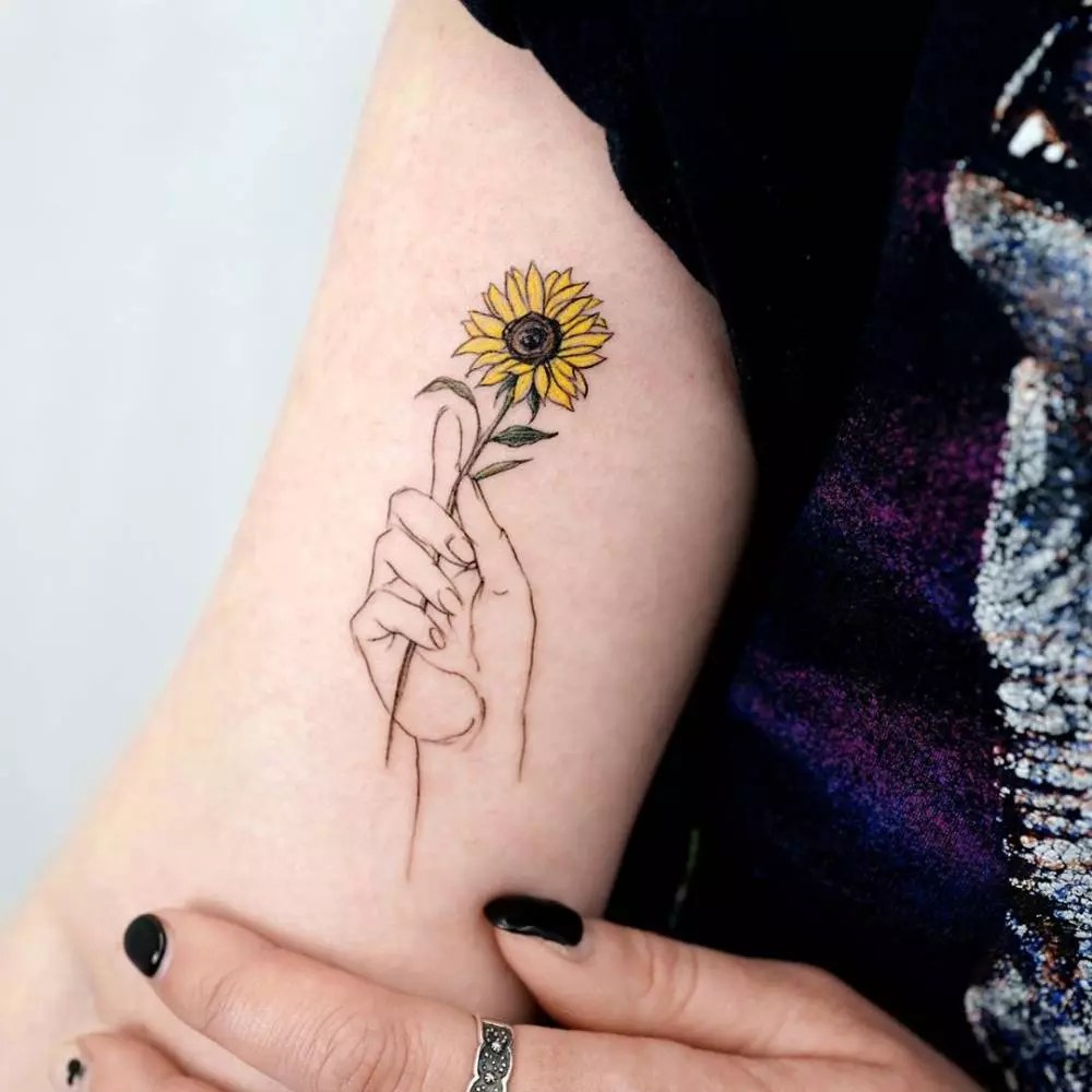 55 Meaningful Flower Tattoos For Men And Women Fabbon