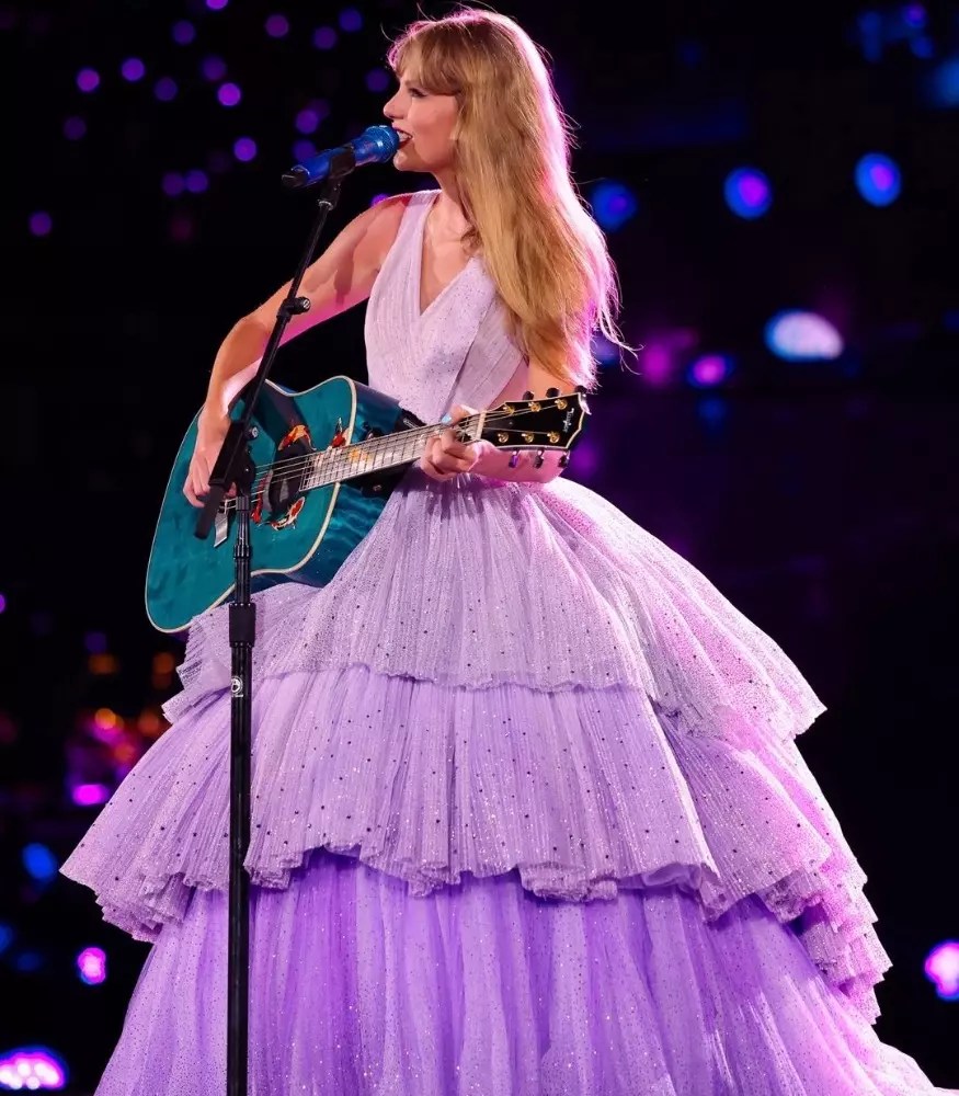 Taylor Swift’s Hottest Looks Ever Fabbon