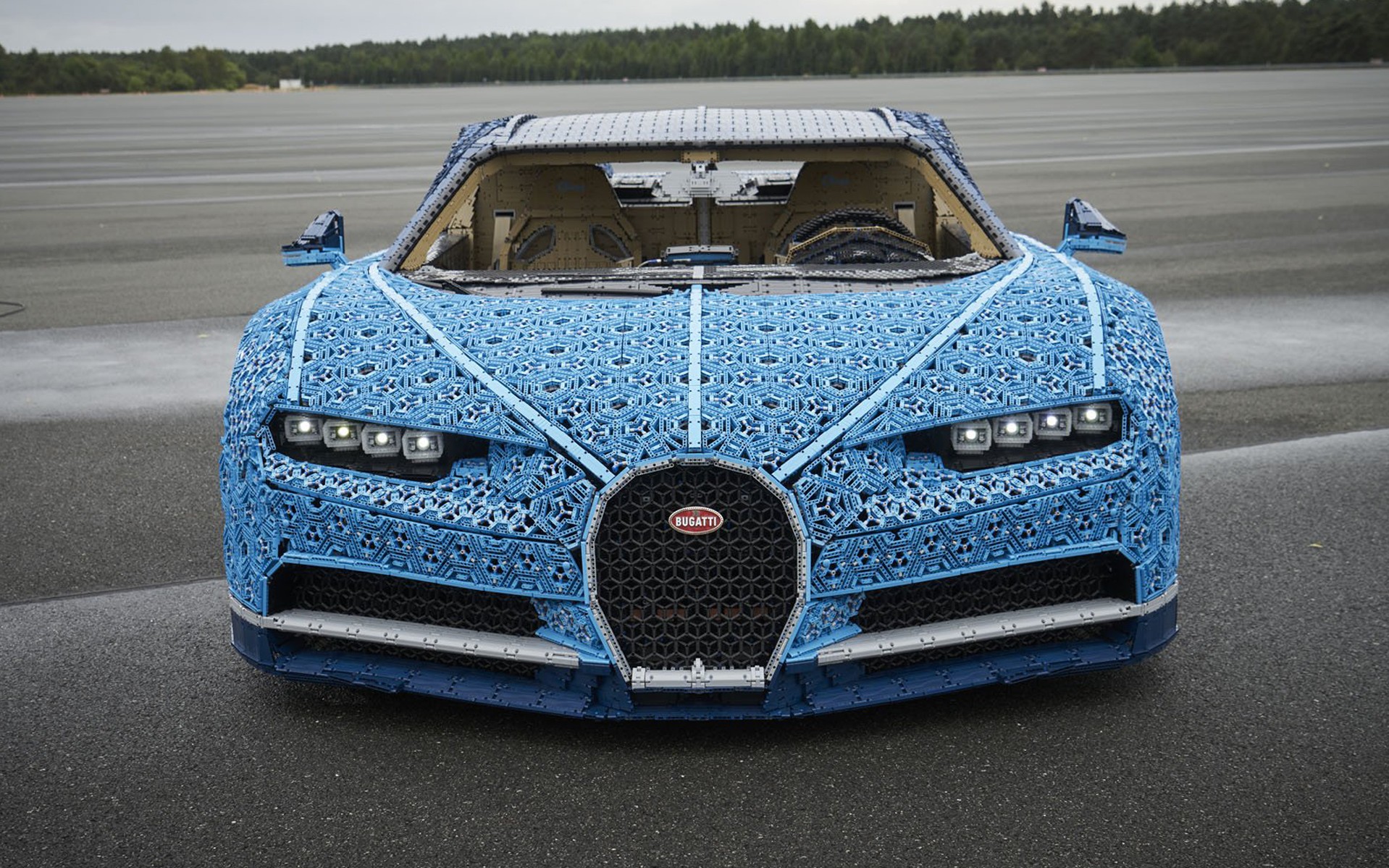 Δες μια Bugatti Chiron Lego πραγματικών διαστάσεων να… κινείται (video) 13.000 εργατοώρες για