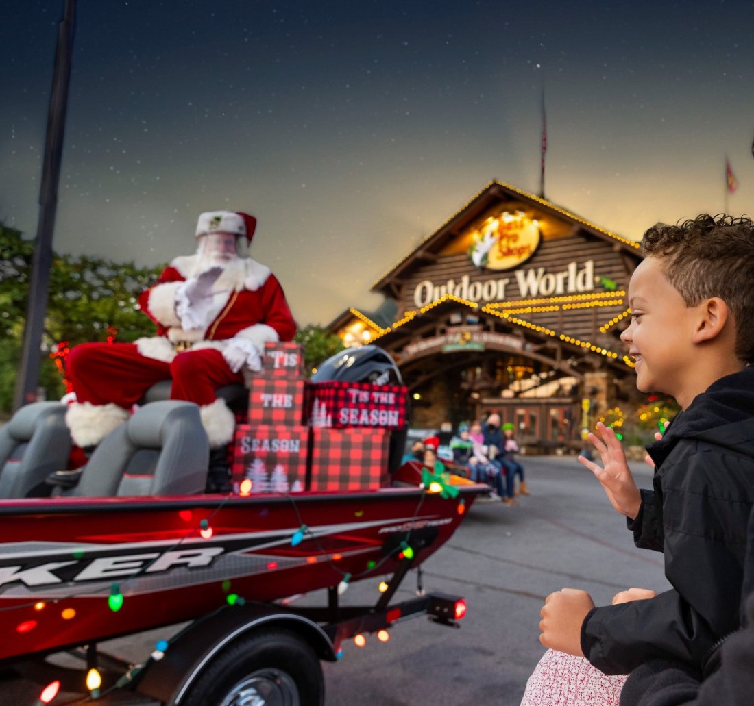 Santa makes grand entrance at Bass Pro Shops in Springfield to open